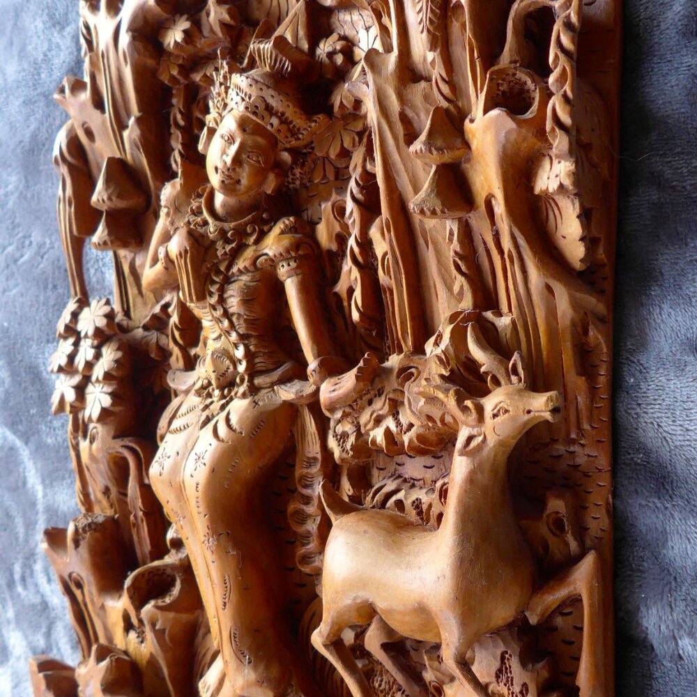 Very detailed hand- carved, Suar wood wall plaque - Picture 4 of 10